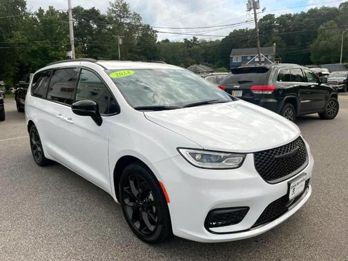 2024 Chrysler Pacifica Touring-L