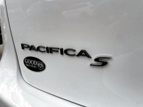 2024 Chrysler Pacifica Touring-L