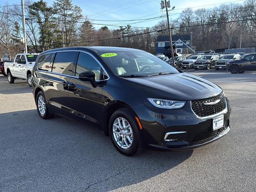 2025 Chrysler Pacifica Select