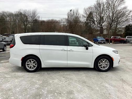 2024 Chrysler Pacifica Touring-L