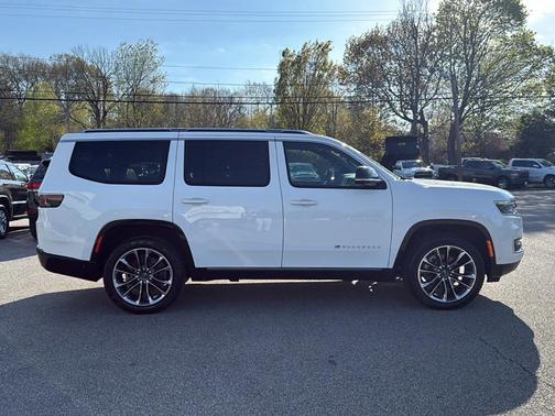 Bright White Clearcoat 2023 Jeep Wagoneer Series III