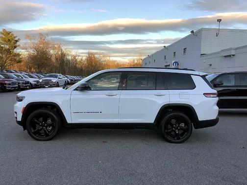 2023 Jeep Grand Cherokee L Laredo