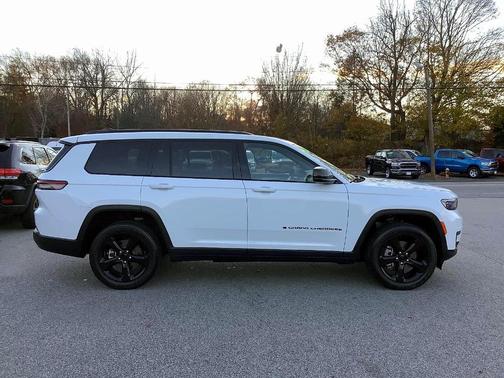 2023 Jeep Grand Cherokee L Laredo