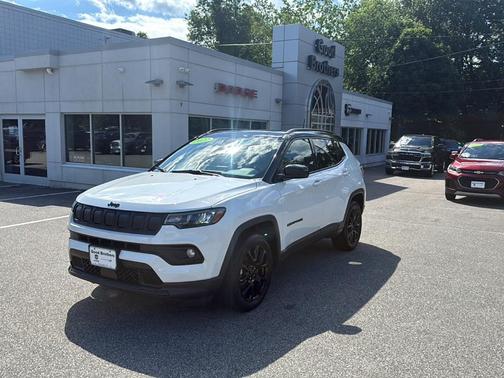 Bright White Clearcoat 2022 Jeep Compass Altitude