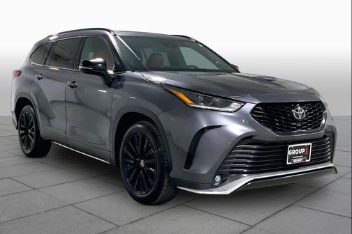 Magnetic Gray Metallic 2023 Toyota Highlander XSE