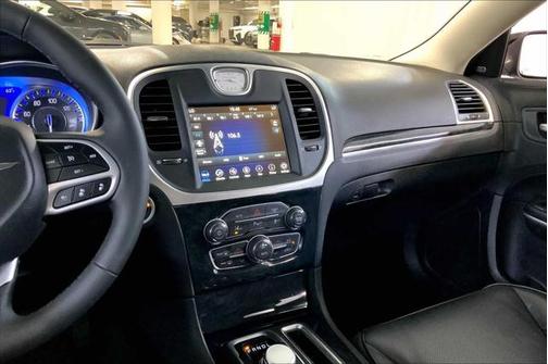 2023 Chrysler 300 Touring