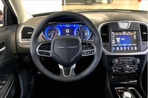 2023 Chrysler 300 Touring