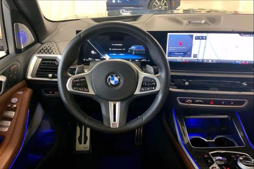 2025 BMW X7 M60i