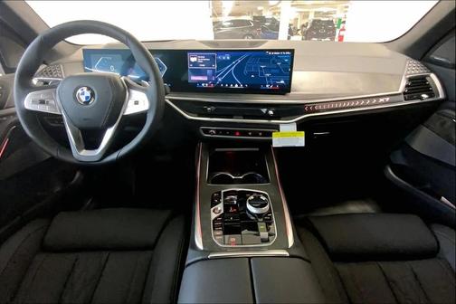 Aventurin Red Metallic 2026 BMW X7 xDrive40i