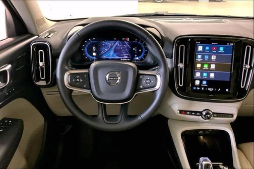 2023 Volvo XC40 B5 Ultimate Dark Theme