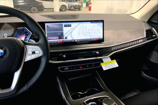 Aventurin Red Metallic 2026 BMW X7 xDrive40i