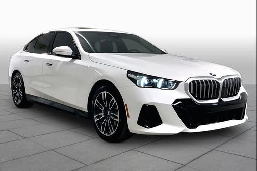 Mineral White Metallic 2026 BMW 530 xDrive