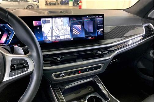 2023 BMW X7 M60i