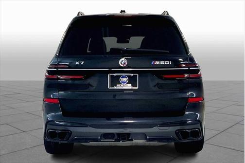 2023 BMW X7 M60i