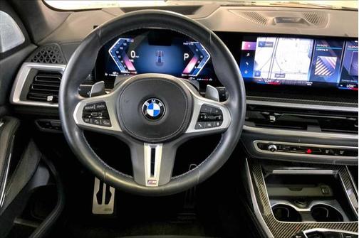 2023 BMW X7 M60i