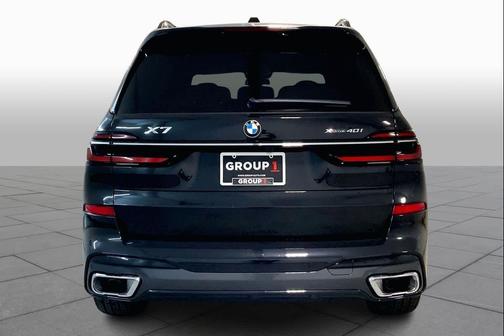 Black Sapphire Metallic 2026 BMW X7 xDrive40i