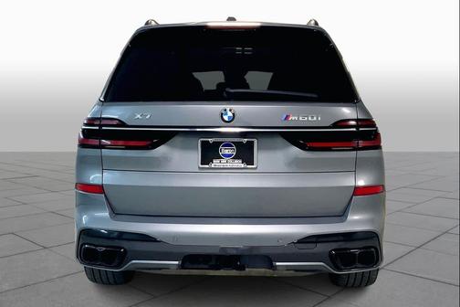 2023 BMW X7 M60i