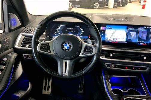 2023 BMW X7 M60i