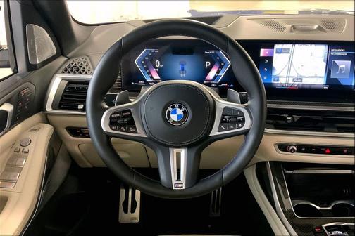 2023 BMW X7 M60i