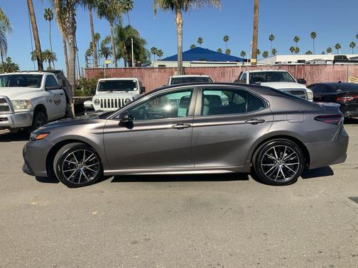 Predawn Gray Mica 2022 Toyota Camry SE