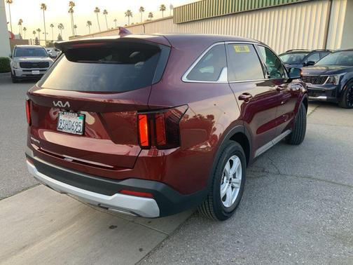 2025 Kia Sorento LX