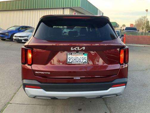 2025 Kia Sorento LX