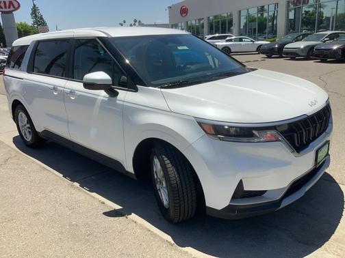 2024 Kia Carnival LX