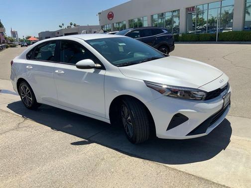 Snow White Pearl 2024 Kia Forte LXS