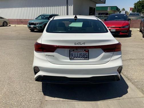 Snow White Pearl 2024 Kia Forte LXS