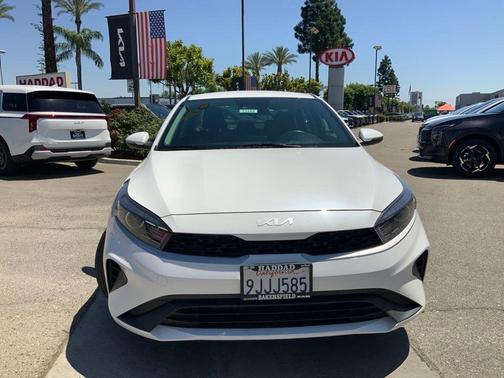 Snow White Pearl 2024 Kia Forte LXS