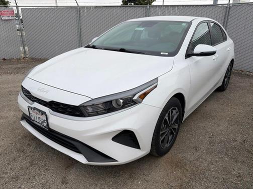 Snow White Pearl 2024 Kia Forte LXS