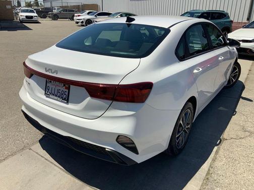 Snow White Pearl 2024 Kia Forte LXS