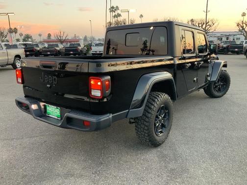 2022 Jeep Gladiator Sport