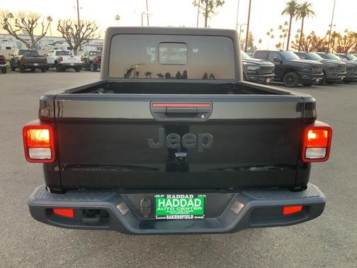 2022 Jeep Gladiator Sport