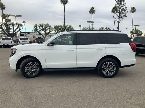 Oxford White 2025 Ford Expedition Active