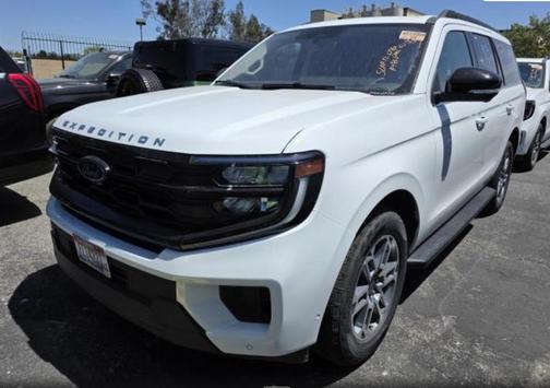 Oxford White 2025 Ford Expedition Active