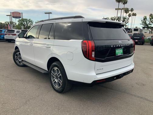 Oxford White 2025 Ford Expedition Active