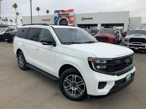 Oxford White 2025 Ford Expedition Active