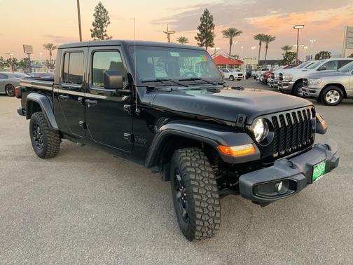 2022 Jeep Gladiator Sport