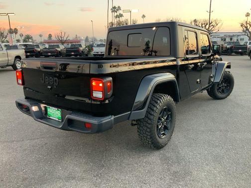 2022 Jeep Gladiator Sport