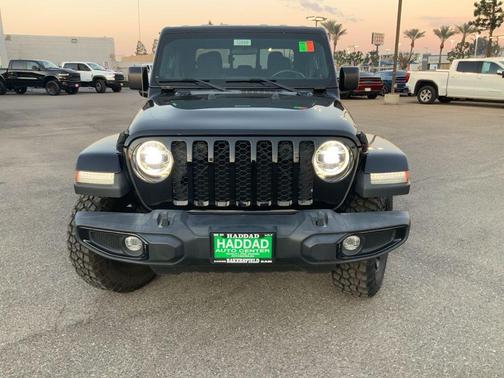 2022 Jeep Gladiator Sport