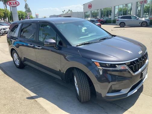 2023 Kia Carnival LX