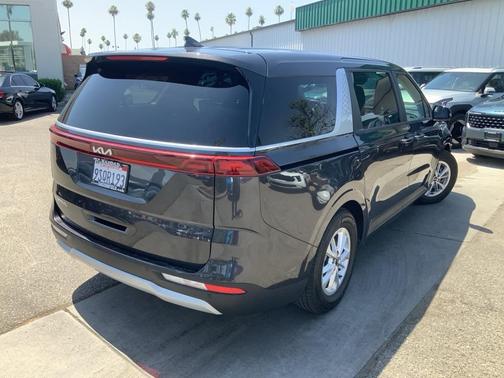 2023 Kia Carnival LX