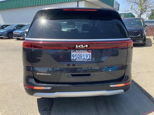 2023 Kia Carnival LX