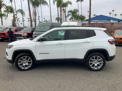 2022 Jeep Compass Latitude Lux
