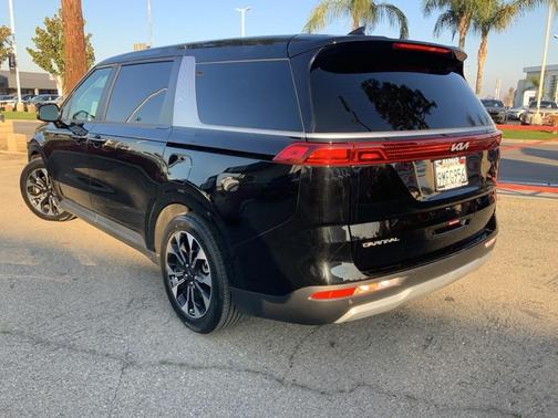 2024 Kia Carnival EX