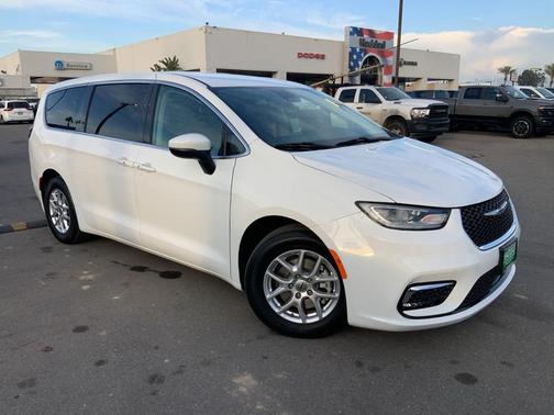 2023 Chrysler Pacifica Touring-L