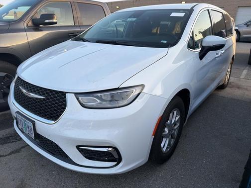 2023 Chrysler Pacifica Touring-L