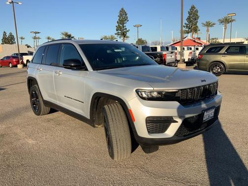 2022 Jeep Grand Cherokee Altitude