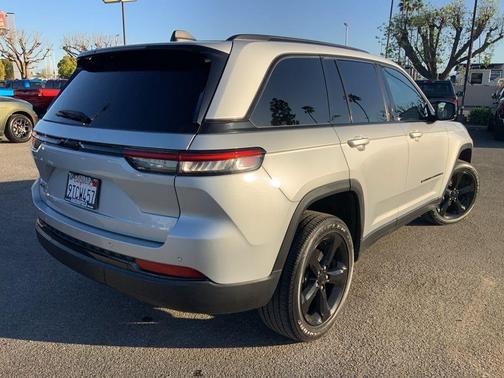 2022 Jeep Grand Cherokee Altitude
